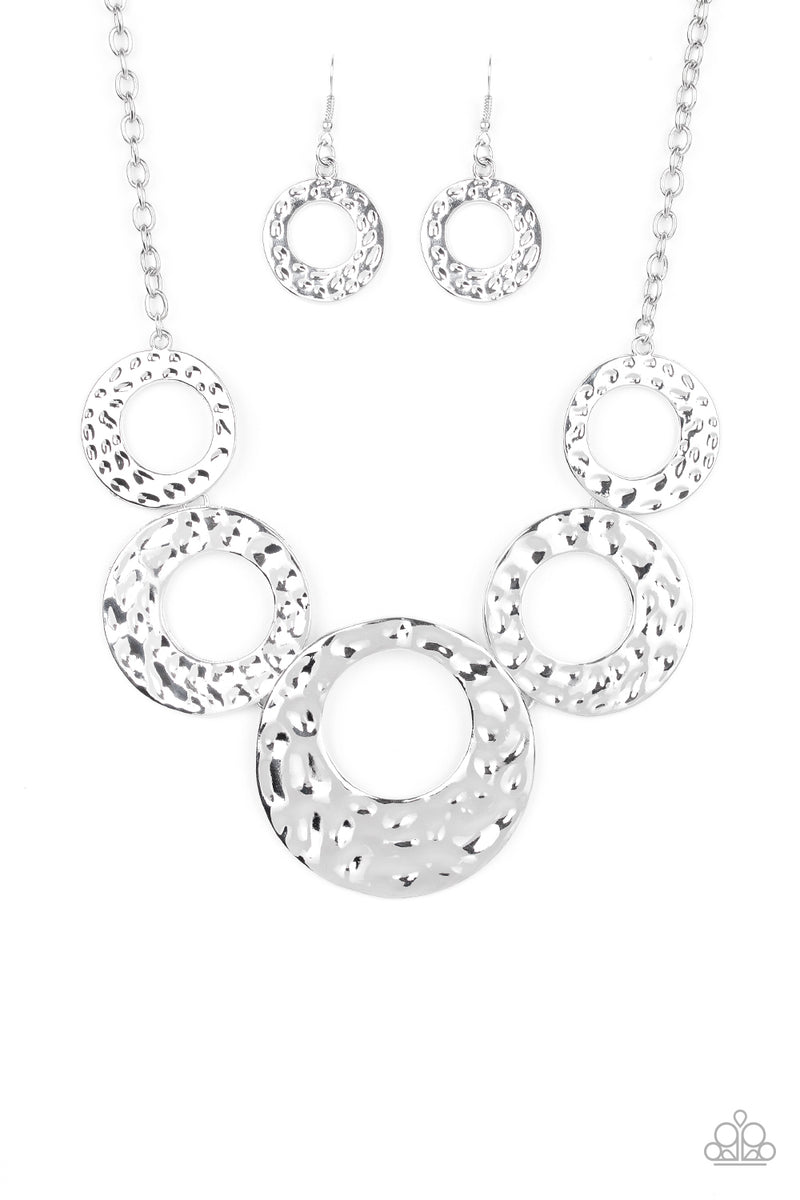 mildly-metro-silver-necklace