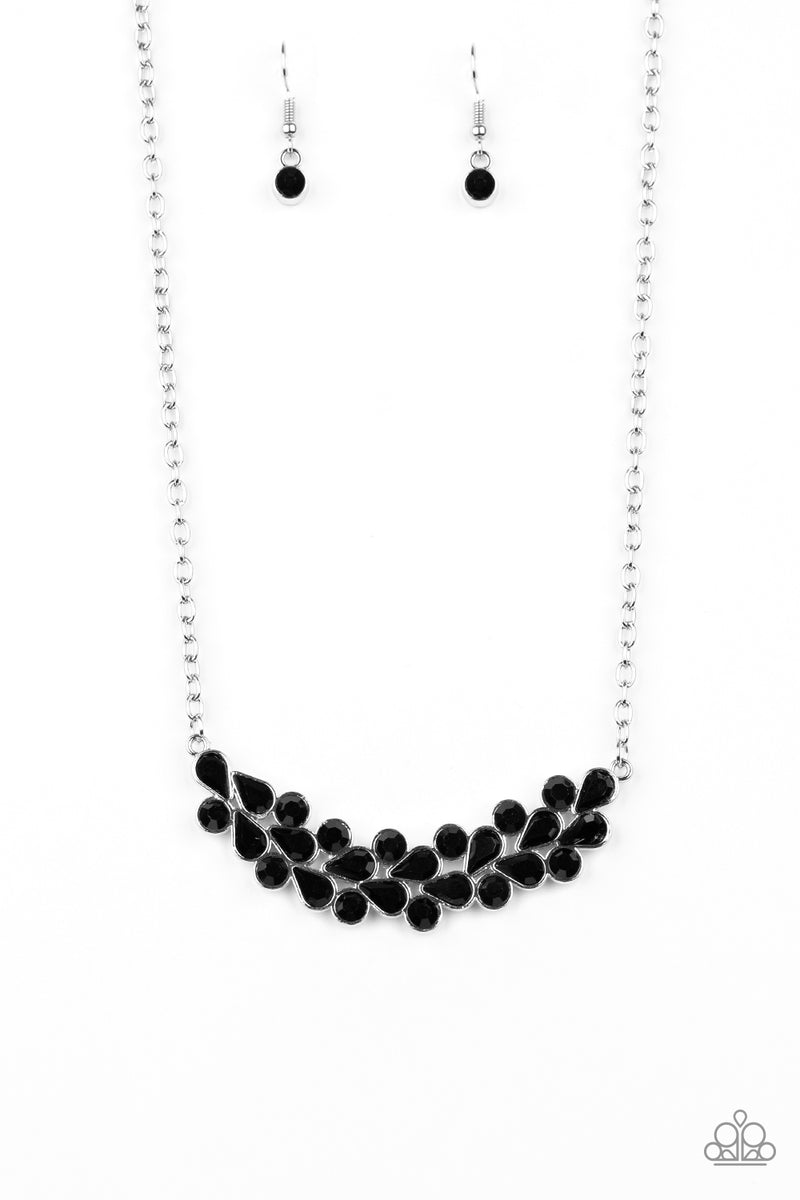 special-treatment-black-necklace