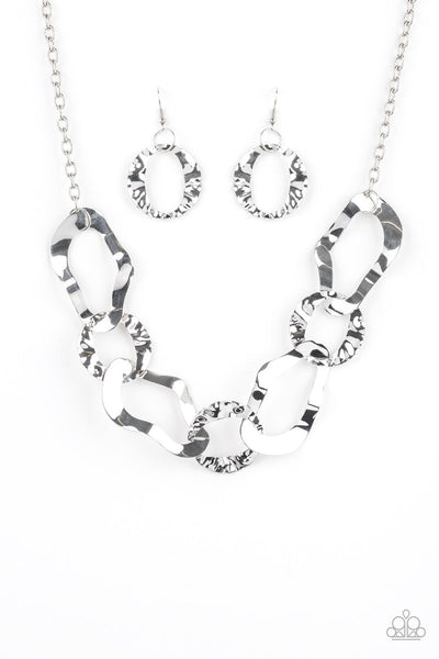 capital-contour-silver-necklace