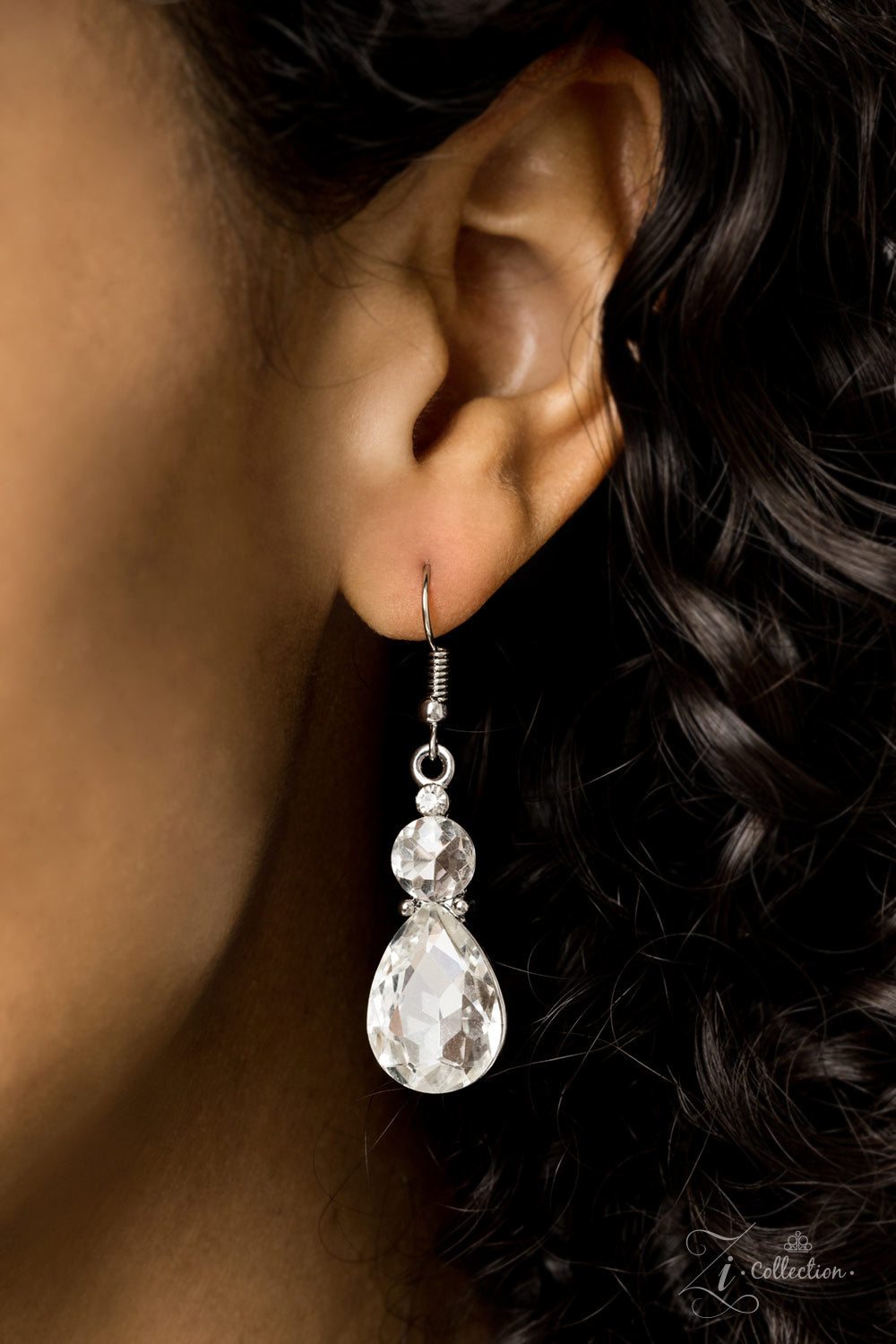 Paparazzi -  Reign  | $5 Jewelry Club | Sparkle With Confidence! - 5JewelryClub
