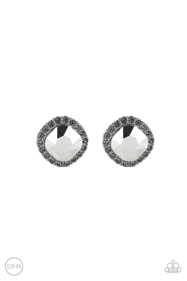 diamond-duchess-black-clip-on