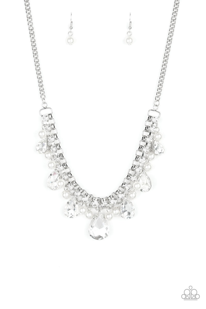 knockout-queen-white-necklace