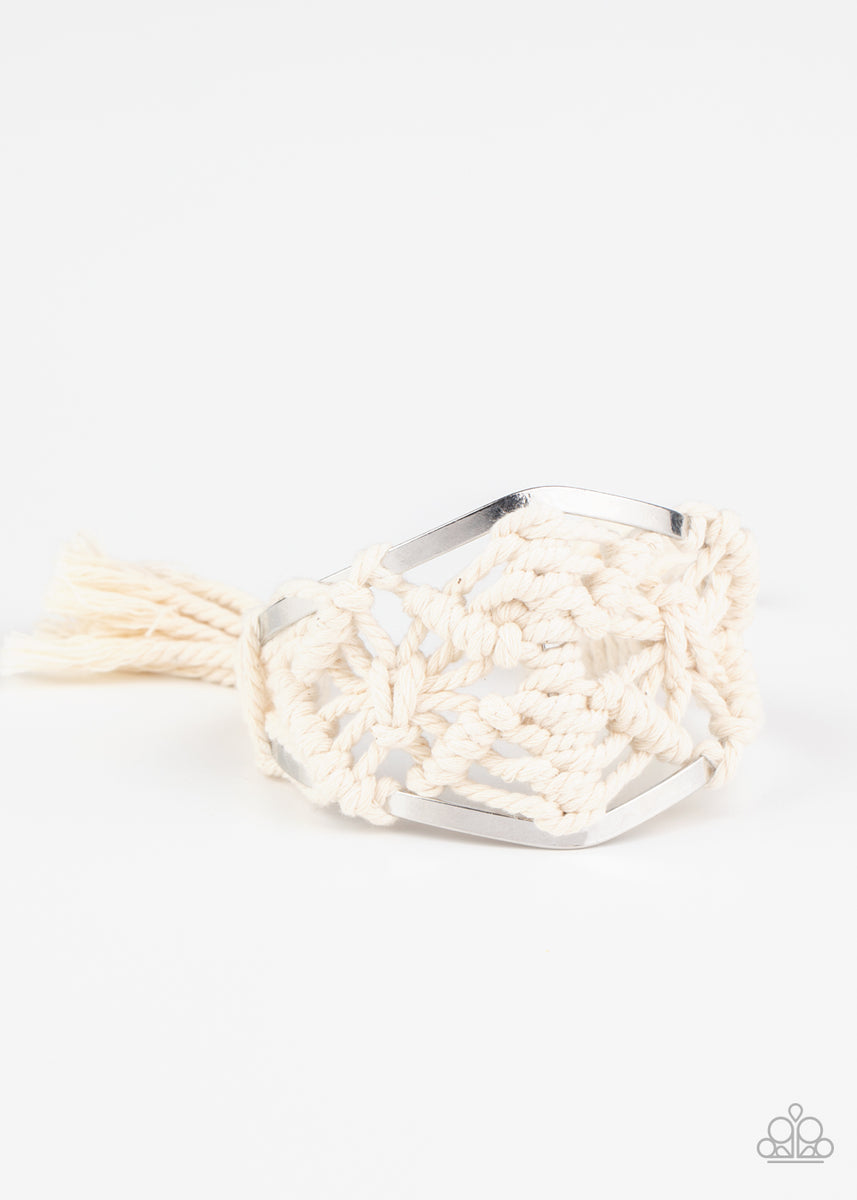 macrame-mode-white-bracelet