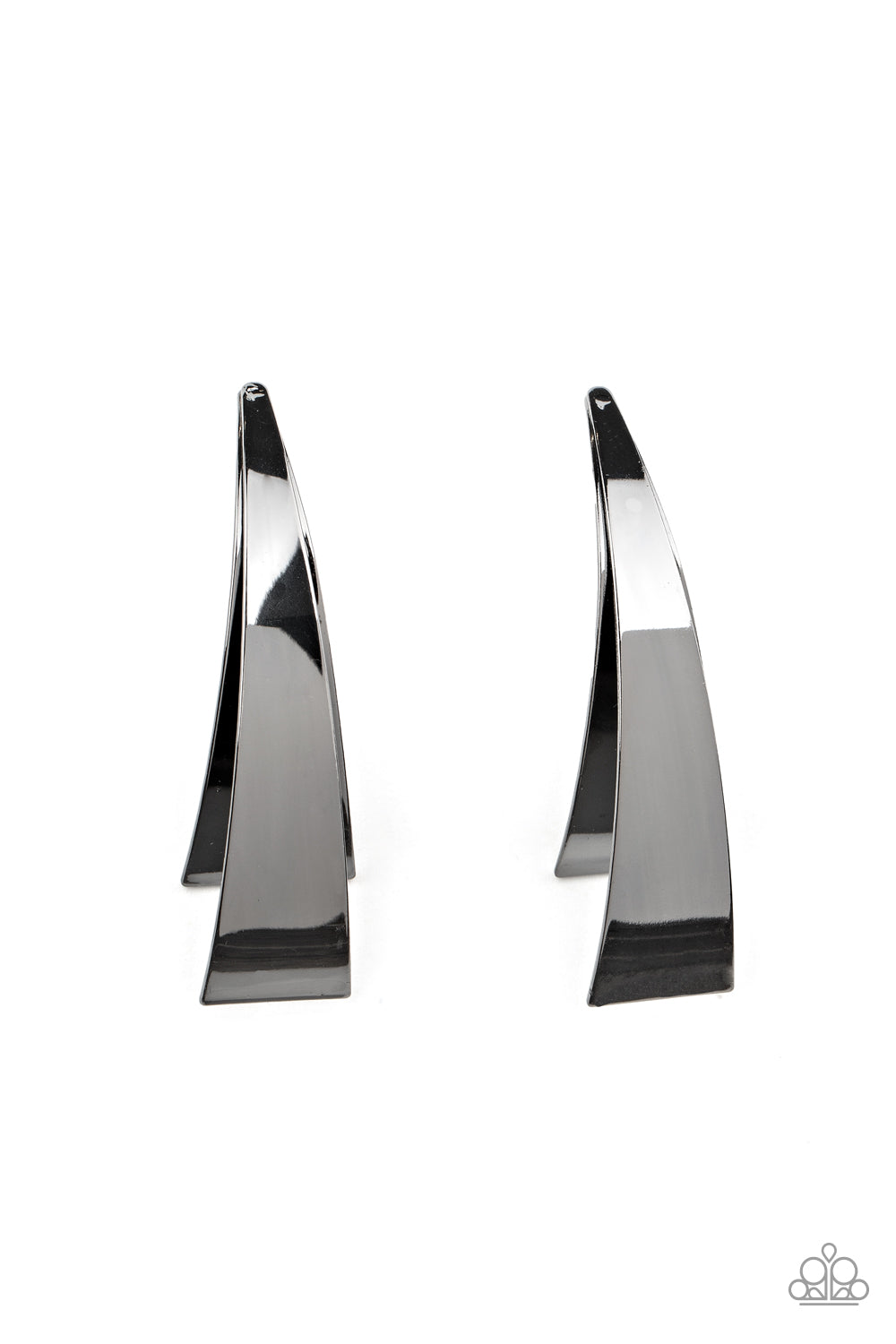 underestimated-edge-black-post earrings