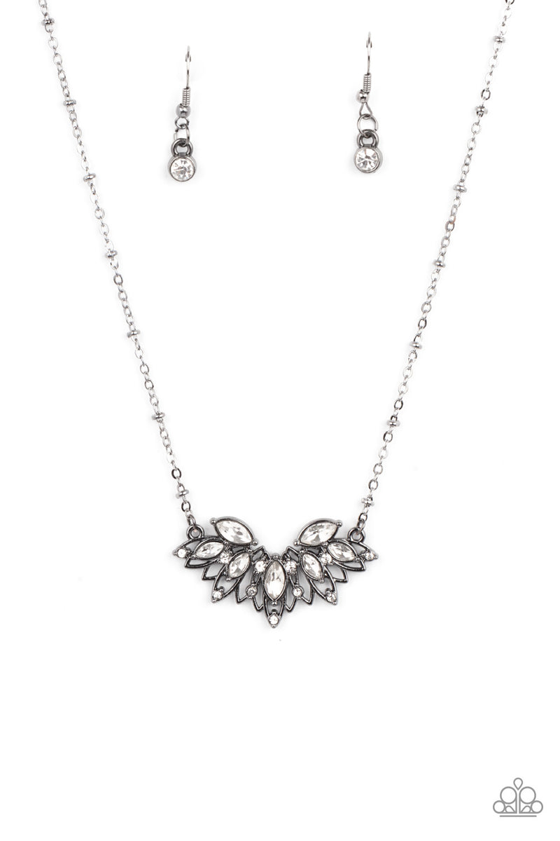deluxe-diadem-black-necklace