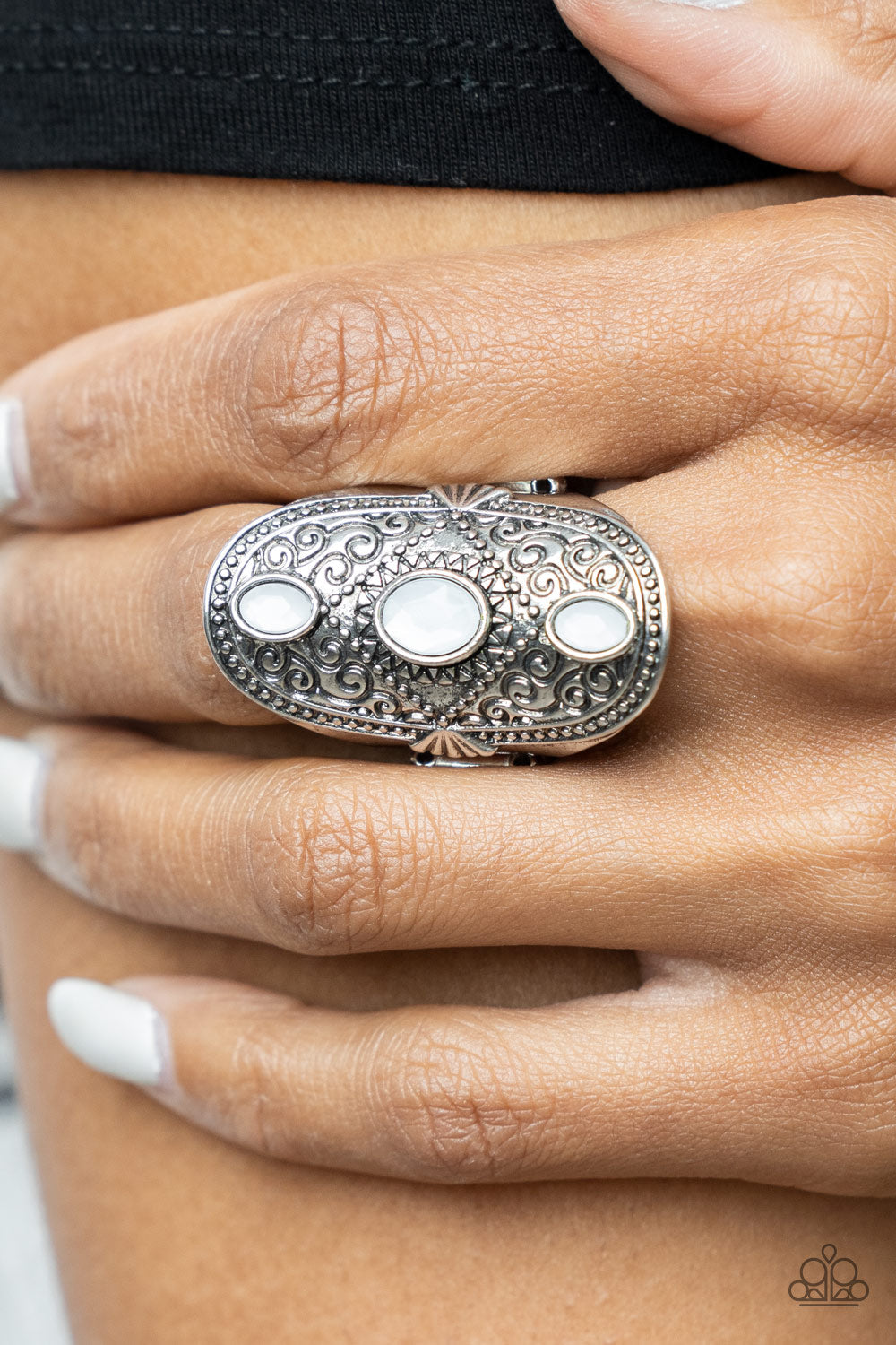 Promenade Paradise - White Ring