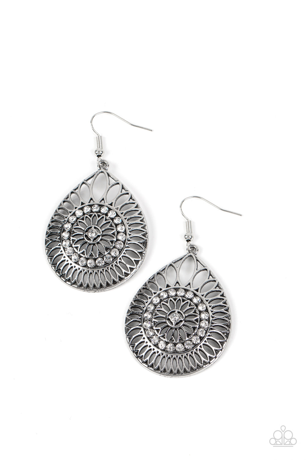 summer-sojourn-white-earrings